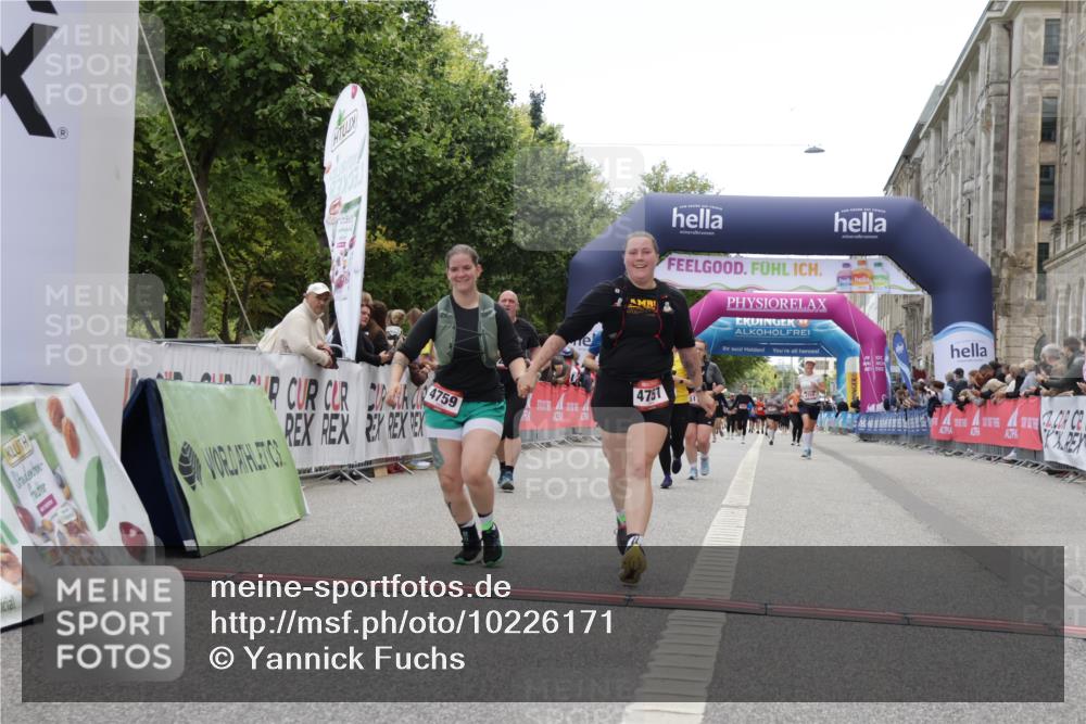 06.09.2026 - CURREX Alsterlauf Yannick Fuchs http://msf.ph/oto/10226171 06.09.2026 10:17:46 Ziel 2070, 2795, 3680, 3797, 3823, 3948, 4757, 4759, 5177, 5491 meine-sportfotos.de