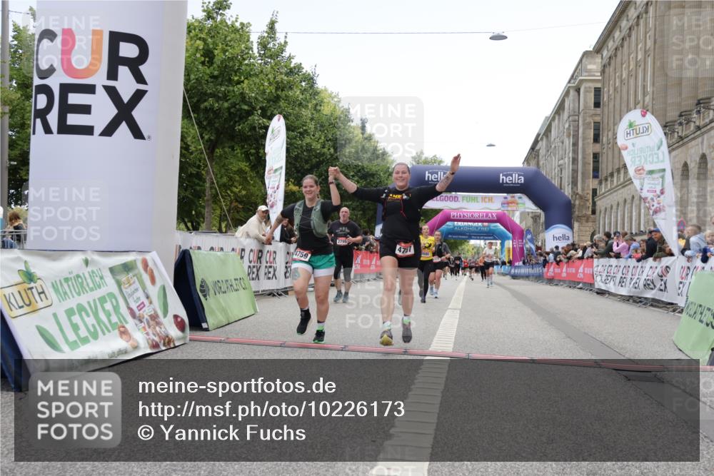 06.09.2026 - CURREX Alsterlauf Yannick Fuchs http://msf.ph/oto/10226173 06.09.2026 10:17:46 Ziel 2070, 2795, 3680, 3797, 3823, 3948, 4757, 4759, 5177, 5491 meine-sportfotos.de