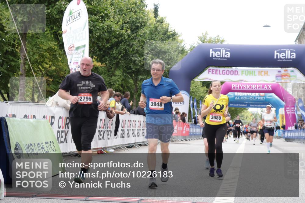 06.09.2026 - CURREX Alsterlauf Yannick Fuchs http://msf.ph/oto/10226183 06.09.2026 10:17:48 Ziel 2070, 2795, 3680, 3797, 3823, 3948, 4757, 4759, 5177 meine-sportfotos.de