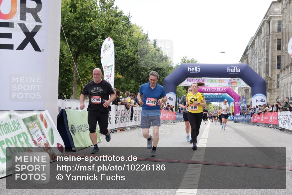 06.09.2026 - CURREX Alsterlauf Yannick Fuchs http://msf.ph/oto/10226186 06.09.2026 10:17:49 Ziel 2070, 2645, 2795, 3680, 3797, 3823, 3948, 4757, 4759, 5177 meine-sportfotos.de