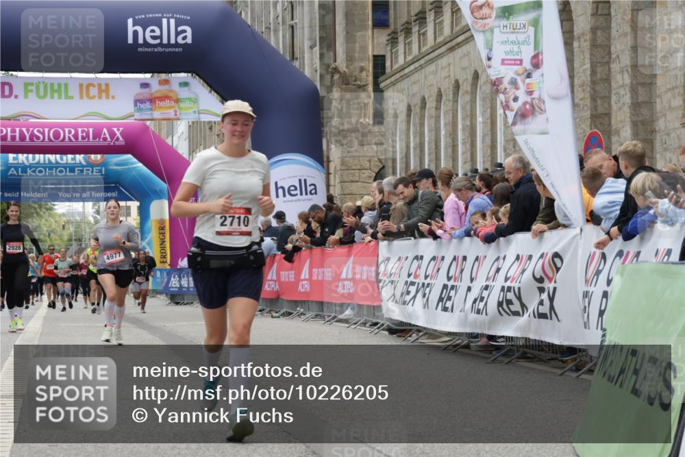 06.09.2026 - CURREX Alsterlauf Yannick Fuchs http://msf.ph/oto/10226205 06.09.2026 10:17:53 Ziel 2645, 2710, 2795, 3680, 3948, 4757, 4759, 5177 meine-sportfotos.de