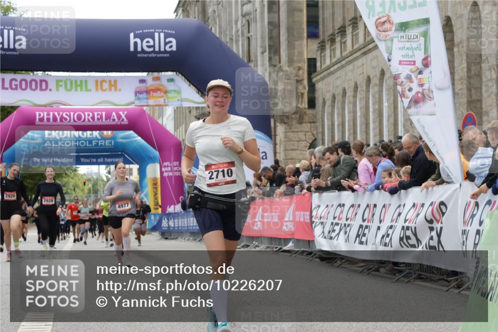 06.09.2026 - CURREX Alsterlauf Yannick Fuchs http://msf.ph/oto/10226207 06.09.2026 10:17:53 Ziel 2645, 2710, 2795, 3680, 3948, 4757, 4759, 5177 meine-sportfotos.de
