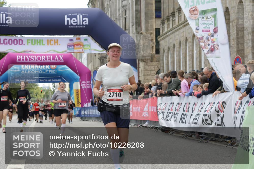 06.09.2026 - CURREX Alsterlauf Yannick Fuchs http://msf.ph/oto/10226208 06.09.2026 10:17:54 Ziel 2645, 2710, 2795, 3680, 3948, 4757, 4759, 4977, 5177 meine-sportfotos.de