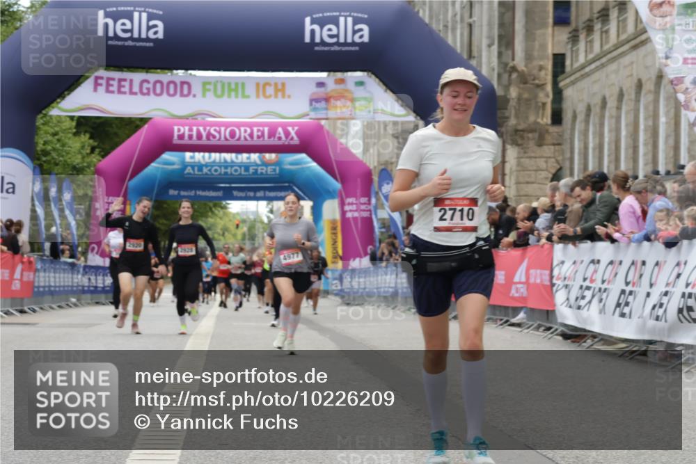 06.09.2026 - CURREX Alsterlauf Yannick Fuchs http://msf.ph/oto/10226209 06.09.2026 10:17:54 Ziel 2645, 2710, 2795, 3680, 3948, 4757, 4759, 4977, 5177 meine-sportfotos.de