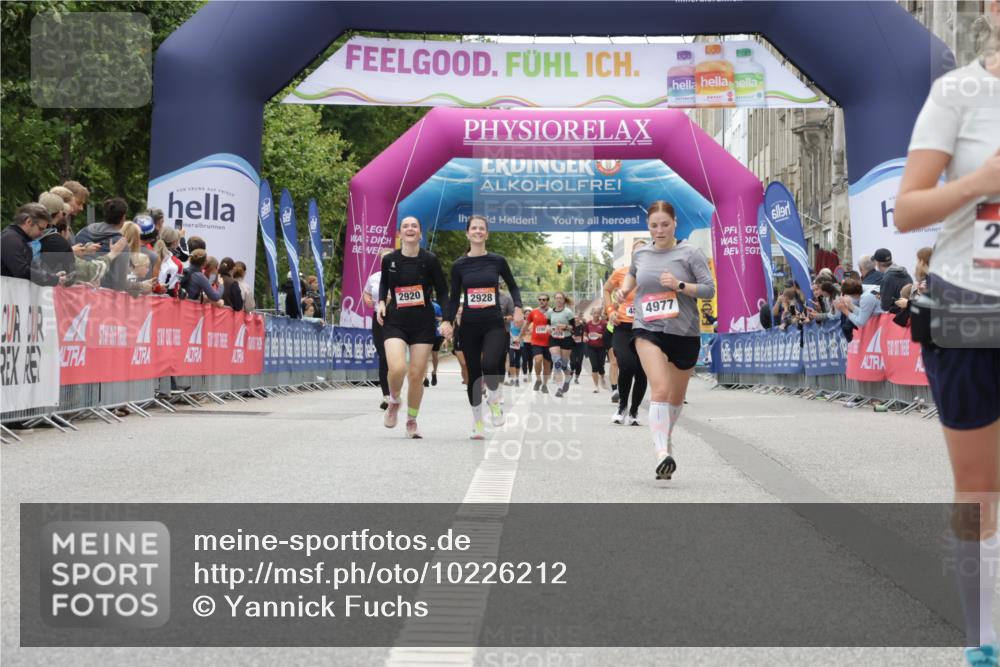 06.09.2026 - CURREX Alsterlauf Yannick Fuchs http://msf.ph/oto/10226212 06.09.2026 10:17:55 Ziel 2645, 2710, 2795, 3680, 3948, 4977, 5177 meine-sportfotos.de