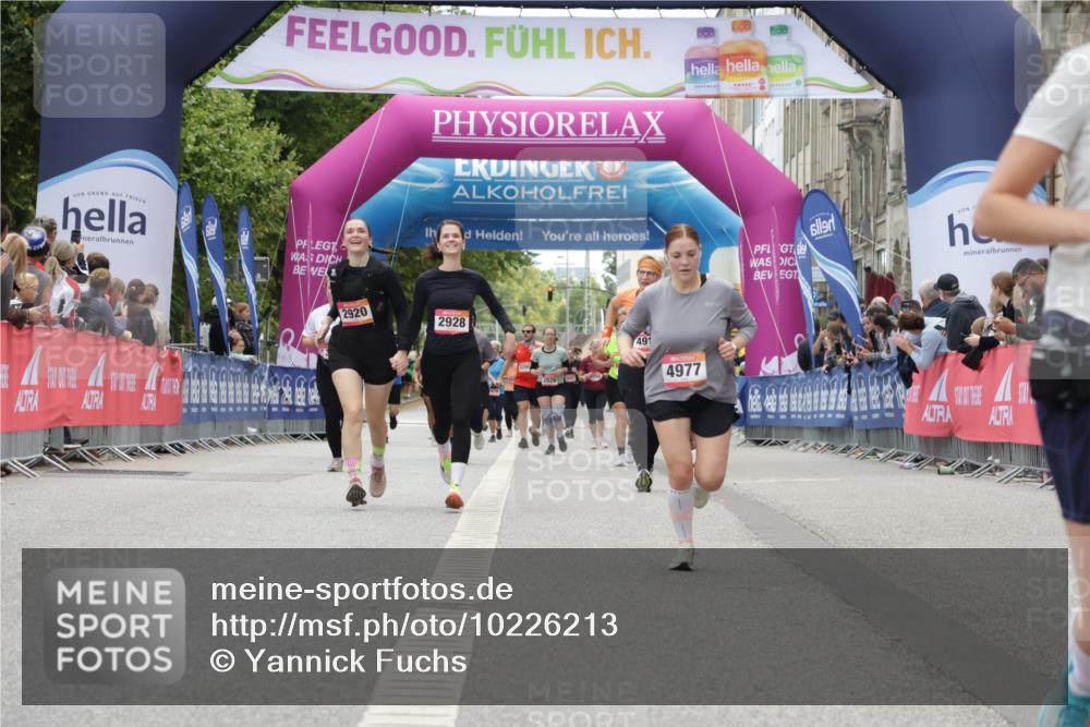 06.09.2026 - CURREX Alsterlauf Yannick Fuchs http://msf.ph/oto/10226213 06.09.2026 10:17:55 Ziel 2645, 2710, 2795, 3680, 3948, 4977, 5177 meine-sportfotos.de