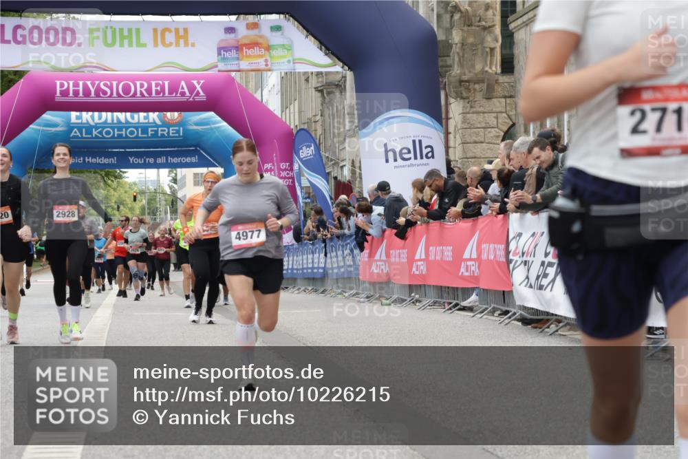 06.09.2026 - CURREX Alsterlauf Yannick Fuchs http://msf.ph/oto/10226215 06.09.2026 10:17:55 Ziel 2645, 2710, 2795, 3680, 3948, 4977, 5177 meine-sportfotos.de