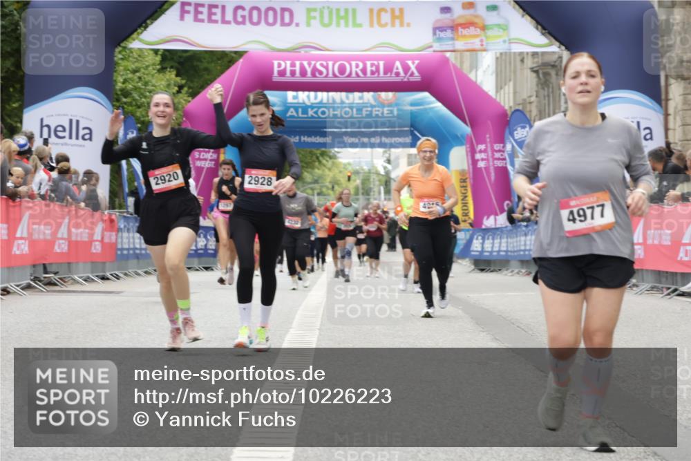 06.09.2026 - CURREX Alsterlauf Yannick Fuchs http://msf.ph/oto/10226223 06.09.2026 10:17:57 Ziel 2645, 2710, 2795, 2920, 2928, 3680, 3948, 4977, 5177 meine-sportfotos.de