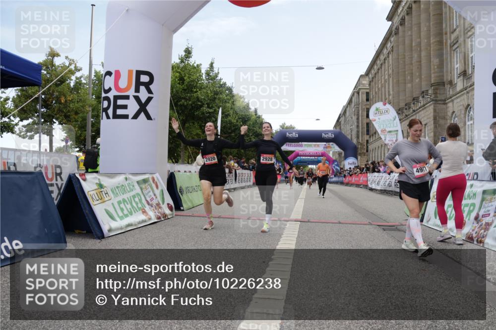 06.09.2026 - CURREX Alsterlauf Yannick Fuchs http://msf.ph/oto/10226238 06.09.2026 10:18:01 Ziel 2645, 2710, 2920, 2928, 3018, 3917, 4915, 4977 meine-sportfotos.de