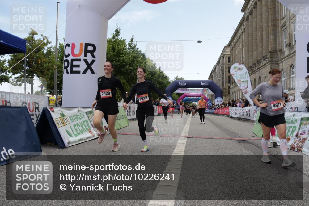 06.09.2026 - CURREX Alsterlauf Yannick Fuchs http://msf.ph/oto/10226241 06.09.2026 10:18:01 Ziel 2645, 2710, 2920, 2928, 3018, 3917, 4915, 4977 meine-sportfotos.de