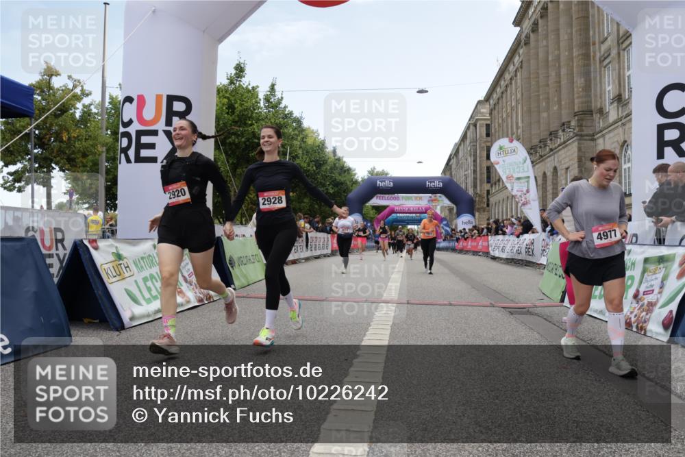 06.09.2026 - CURREX Alsterlauf Yannick Fuchs http://msf.ph/oto/10226242 06.09.2026 10:18:01 Ziel 2645, 2710, 2920, 2928, 3018, 3917, 4915, 4977 meine-sportfotos.de