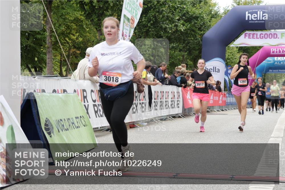 06.09.2026 - CURREX Alsterlauf Yannick Fuchs http://msf.ph/oto/10226249 06.09.2026 10:18:03 Ziel 1297, 2920, 2928, 3018, 3917, 4134, 4906, 4915, 4977 meine-sportfotos.de