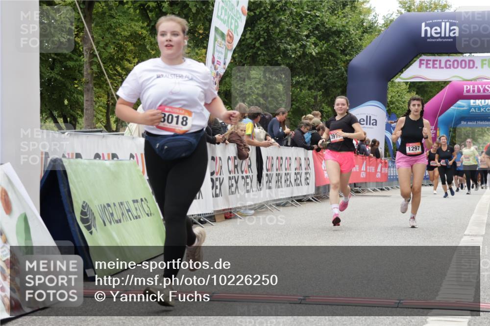 06.09.2026 - CURREX Alsterlauf Yannick Fuchs http://msf.ph/oto/10226250 06.09.2026 10:18:03 Ziel 1297, 2920, 2928, 3018, 3917, 4134, 4906, 4915, 4977 meine-sportfotos.de