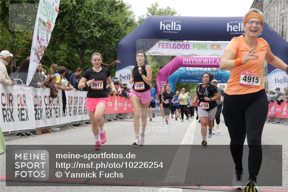 06.09.2026 - CURREX Alsterlauf Yannick Fuchs http://msf.ph/oto/10226254 06.09.2026 10:18:04 Ziel 1297, 2920, 2928, 3018, 3917, 4134, 4906, 4915, 4977 meine-sportfotos.de