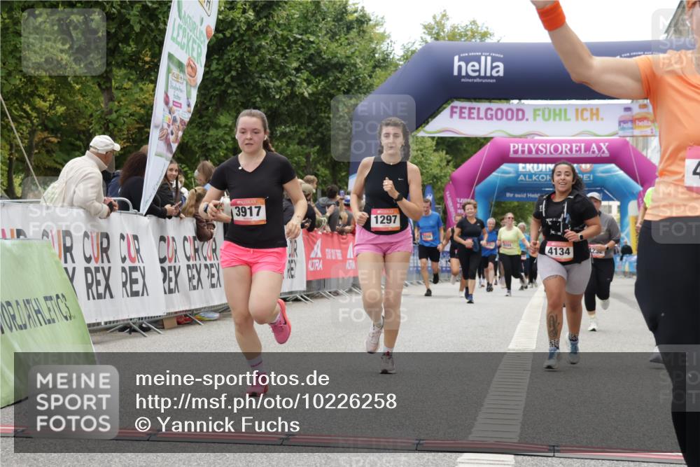 06.09.2026 - CURREX Alsterlauf Yannick Fuchs http://msf.ph/oto/10226258 06.09.2026 10:18:05 Ziel 1297, 2920, 2928, 3018, 3917, 4134, 4232, 4906, 4915, 4977 meine-sportfotos.de