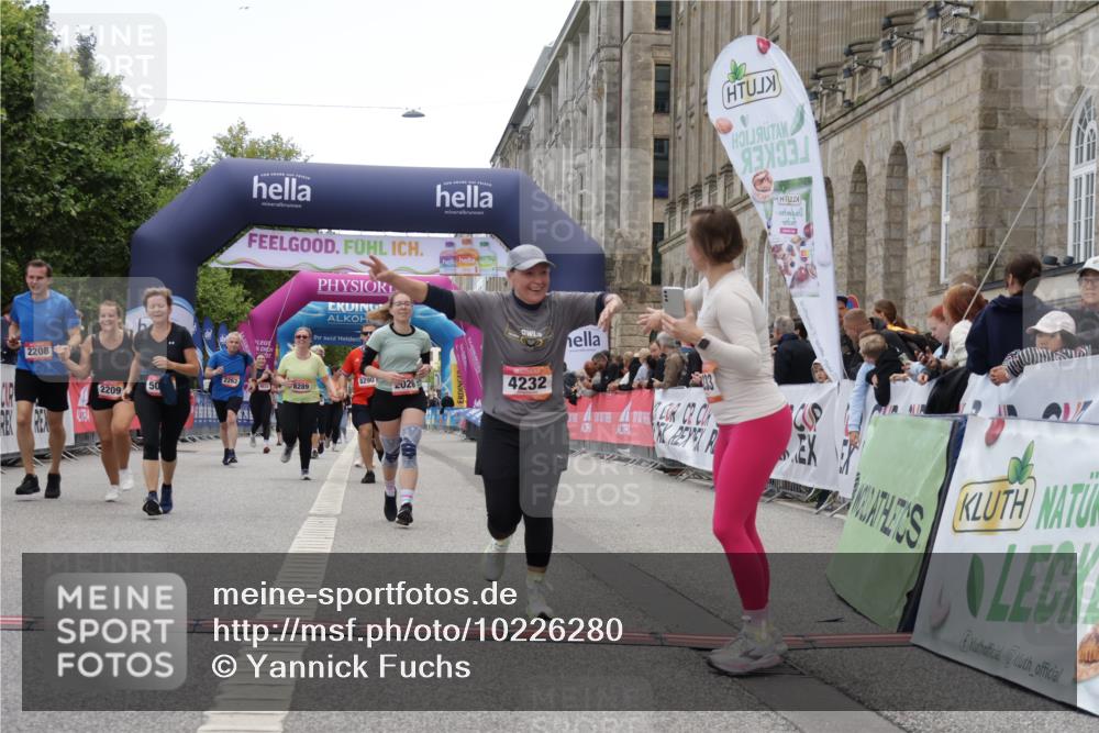 06.09.2026 - CURREX Alsterlauf Yannick Fuchs http://msf.ph/oto/10226280 06.09.2026 10:18:10 Ziel 1297, 2026, 2208, 2209, 3018, 3917, 4134, 4232, 4906, 4915, 6339, 8290 meine-sportfotos.de