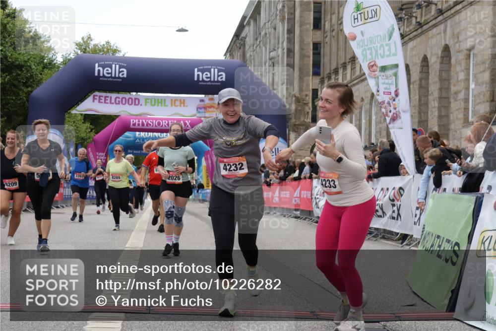 06.09.2026 - CURREX Alsterlauf Yannick Fuchs http://msf.ph/oto/10226282 06.09.2026 10:18:10 Ziel 1297, 2026, 2208, 2209, 3018, 3917, 4134, 4232, 4906, 4915, 6339, 8290 meine-sportfotos.de