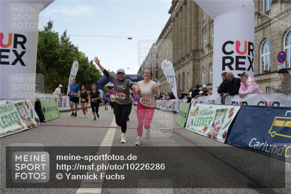 06.09.2026 - CURREX Alsterlauf Yannick Fuchs http://msf.ph/oto/10226286 06.09.2026 10:18:11 Ziel 1297, 2026, 2208, 2209, 2262, 3018, 3917, 4134, 4232, 4906, 4915, 6339, 8290 meine-sportfotos.de