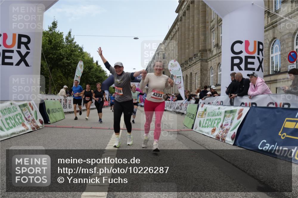06.09.2026 - CURREX Alsterlauf Yannick Fuchs http://msf.ph/oto/10226287 06.09.2026 10:18:11 Ziel 1297, 2026, 2208, 2209, 2262, 3018, 3917, 4134, 4232, 4906, 4915, 6339, 8290 meine-sportfotos.de