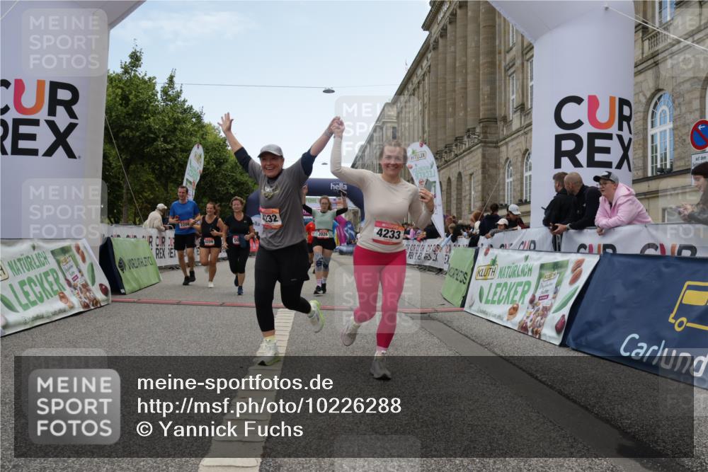 06.09.2026 - CURREX Alsterlauf Yannick Fuchs http://msf.ph/oto/10226288 06.09.2026 10:18:11 Ziel 1297, 2026, 2208, 2209, 2262, 3018, 3917, 4134, 4232, 4906, 4915, 6339, 8290 meine-sportfotos.de