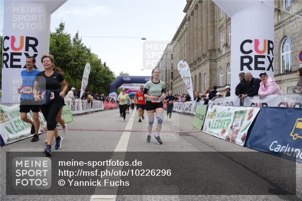 06.09.2026 - CURREX Alsterlauf Yannick Fuchs http://msf.ph/oto/10226296 06.09.2026 10:18:13 Ziel 1297, 2026, 2208, 2209, 2262, 3083, 3917, 4134, 4232, 4479, 4906, 5050, 6339, 8290 meine-sportfotos.de