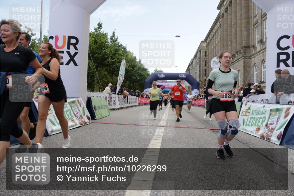 06.09.2026 - CURREX Alsterlauf Yannick Fuchs http://msf.ph/oto/10226299 06.09.2026 10:18:14 Ziel 1297, 2026, 2208, 2209, 2262, 3083, 4134, 4232, 4479, 4632, 4644, 4906, 5050, 6339, 8290 meine-sportfotos.de