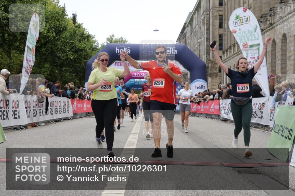 06.09.2026 - CURREX Alsterlauf Yannick Fuchs http://msf.ph/oto/10226301 06.09.2026 10:18:15 Ziel 2026, 2208, 2209, 2262, 3083, 4232, 4479, 4632, 4644, 5050, 6339, 8290 meine-sportfotos.de