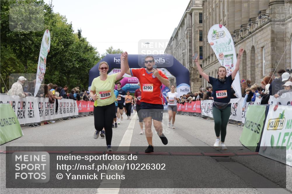 06.09.2026 - CURREX Alsterlauf Yannick Fuchs http://msf.ph/oto/10226302 06.09.2026 10:18:15 Ziel 2026, 2208, 2209, 2262, 3083, 4232, 4479, 4632, 4644, 5050, 6339, 8290 meine-sportfotos.de