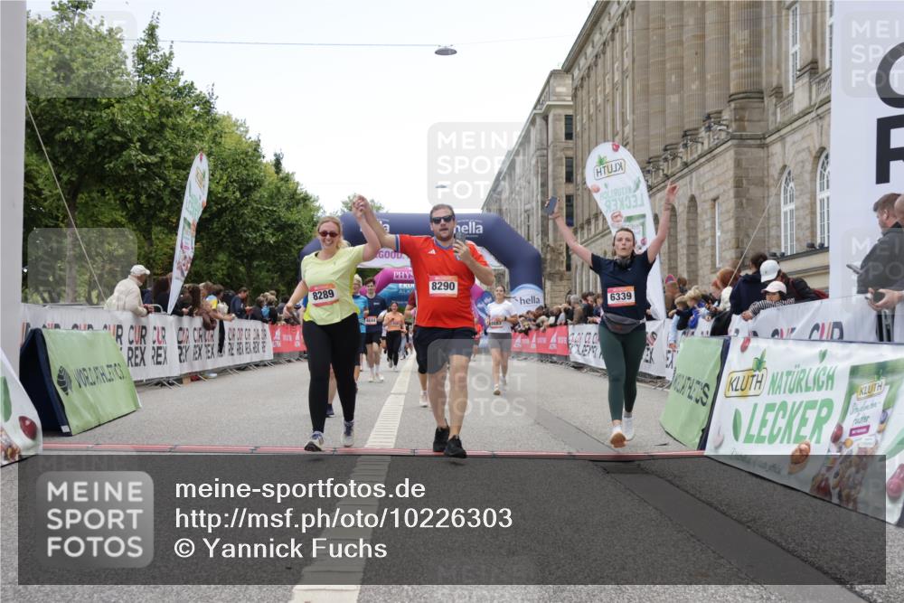 06.09.2026 - CURREX Alsterlauf Yannick Fuchs http://msf.ph/oto/10226303 06.09.2026 10:18:15 Ziel 2026, 2208, 2209, 2262, 3083, 4232, 4479, 4632, 4644, 5050, 6339, 8290 meine-sportfotos.de