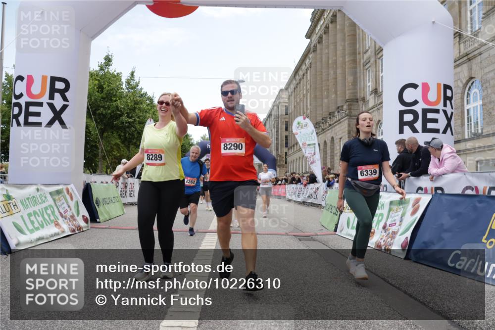 06.09.2026 - CURREX Alsterlauf Yannick Fuchs http://msf.ph/oto/10226310 06.09.2026 10:18:16 Ziel 2026, 2208, 2209, 2262, 3083, 3682, 3683, 4232, 4391, 4479, 4632, 4644, 5050, 6339, 8290 meine-sportfotos.de