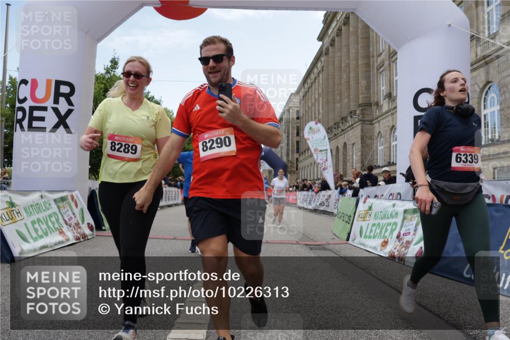 06.09.2026 - CURREX Alsterlauf Yannick Fuchs http://msf.ph/oto/10226313 06.09.2026 10:18:17 Ziel 2026, 2208, 2209, 2262, 3083, 3682, 3683, 4232, 4391, 4479, 4632, 4644, 5050, 5572, 6339, 8290 meine-sportfotos.de