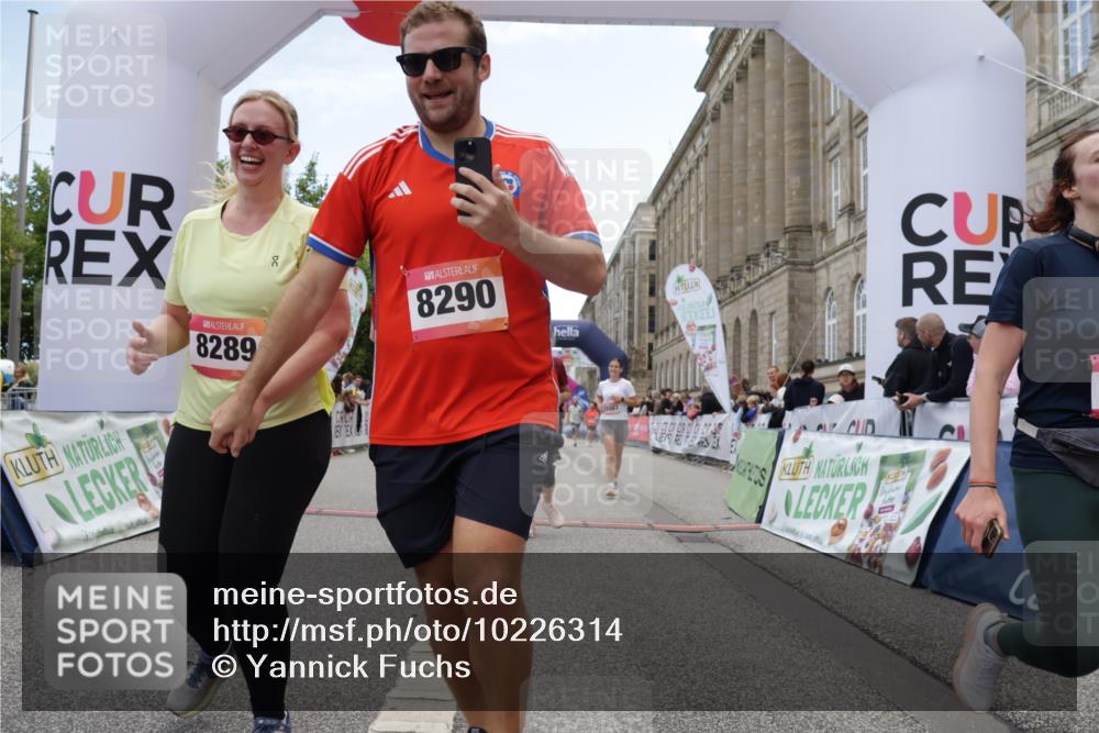 06.09.2026 - CURREX Alsterlauf Yannick Fuchs http://msf.ph/oto/10226314 06.09.2026 10:18:17 Ziel 2026, 2208, 2209, 2262, 3083, 3682, 3683, 4232, 4391, 4479, 4632, 4644, 5050, 5572, 6339, 8290 meine-sportfotos.de
