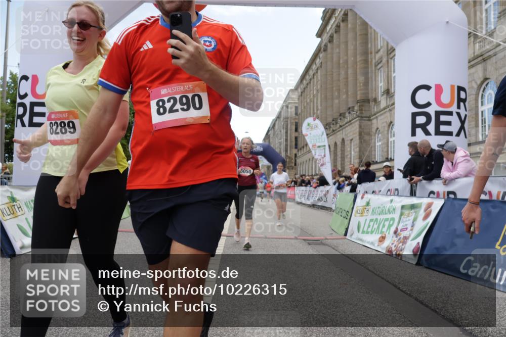 06.09.2026 - CURREX Alsterlauf Yannick Fuchs http://msf.ph/oto/10226315 06.09.2026 10:18:17 Ziel 2026, 2208, 2209, 2262, 3083, 3682, 3683, 4232, 4391, 4479, 4632, 4644, 5050, 5572, 6339, 8290 meine-sportfotos.de