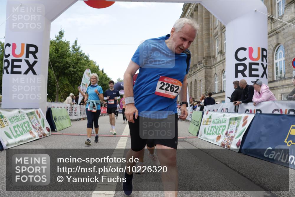 06.09.2026 - CURREX Alsterlauf Yannick Fuchs http://msf.ph/oto/10226320 06.09.2026 10:18:18 Ziel 2026, 2208, 2209, 2262, 3083, 3682, 3683, 4186, 4391, 4479, 4632, 4644, 5050, 5572, 6339, 8290 meine-sportfotos.de