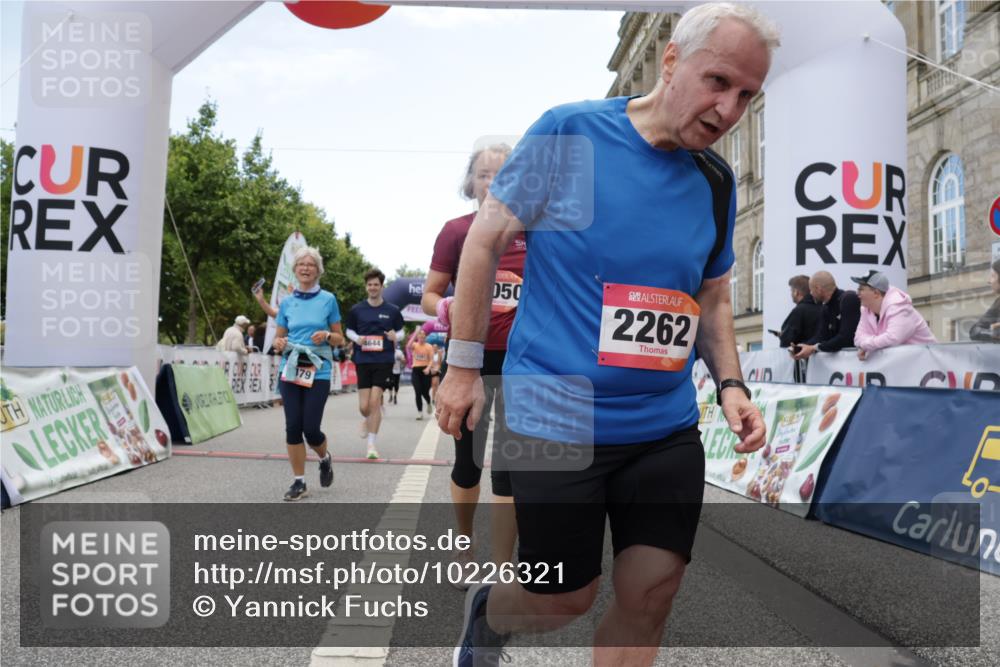 06.09.2026 - CURREX Alsterlauf Yannick Fuchs http://msf.ph/oto/10226321 06.09.2026 10:18:19 Ziel 2026, 2208, 2209, 2262, 2381, 3083, 3682, 3683, 4186, 4391, 4479, 4632, 4644, 5050, 5572, 6339, 8290 meine-sportfotos.de