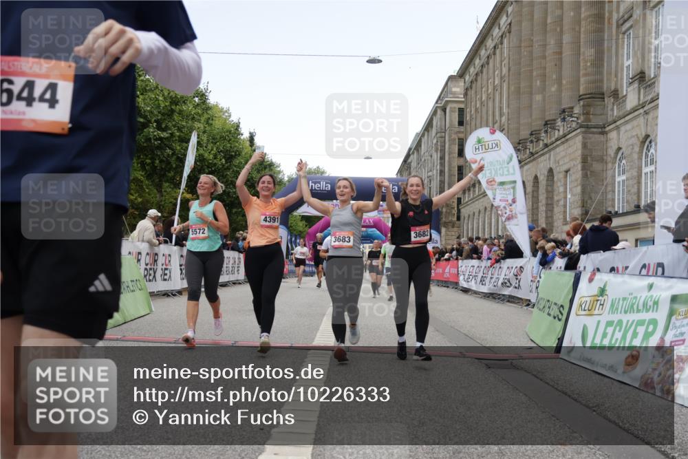 06.09.2026 - CURREX Alsterlauf Yannick Fuchs http://msf.ph/oto/10226333 06.09.2026 10:18:21 Ziel 2262, 2381, 3083, 3682, 3683, 4186, 4391, 4479, 4632, 4644, 5050, 5572, 6321, 6322, 6339, 8290 meine-sportfotos.de