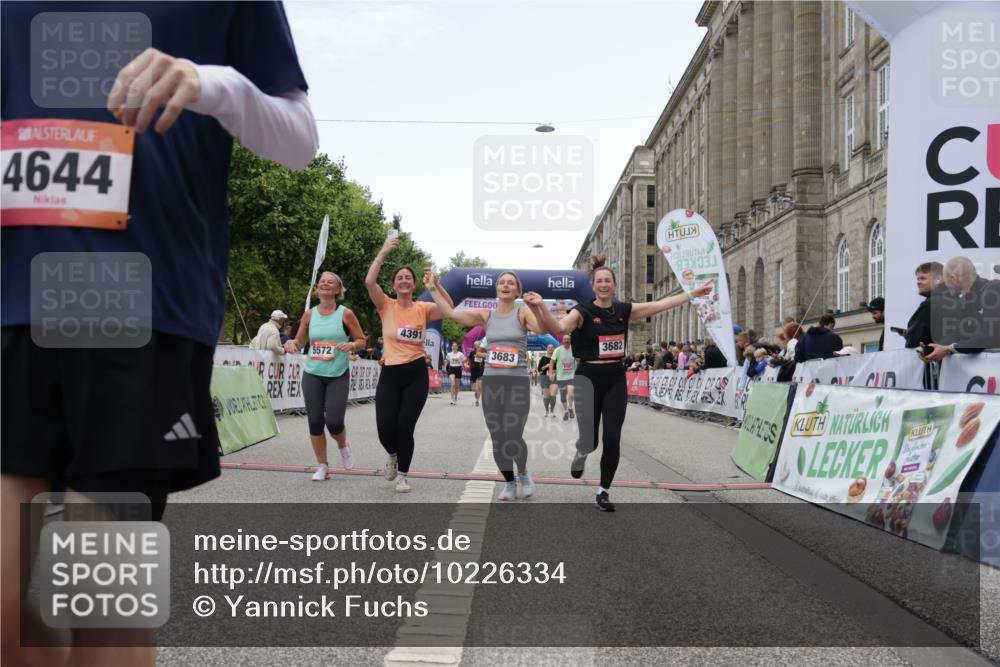 06.09.2026 - CURREX Alsterlauf Yannick Fuchs http://msf.ph/oto/10226334 06.09.2026 10:18:21 Ziel 2262, 2381, 3083, 3682, 3683, 4186, 4391, 4479, 4632, 4644, 5050, 5572, 6321, 6322, 6339, 8290 meine-sportfotos.de