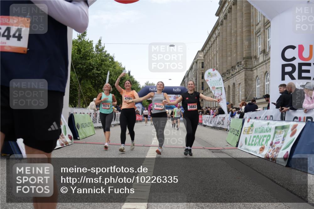 06.09.2026 - CURREX Alsterlauf Yannick Fuchs http://msf.ph/oto/10226335 06.09.2026 10:18:22 Ziel 2262, 2381, 3083, 3682, 3683, 4107, 4186, 4391, 4479, 4632, 4644, 5050, 5572, 6321, 6322, 6339, 8290 meine-sportfotos.de