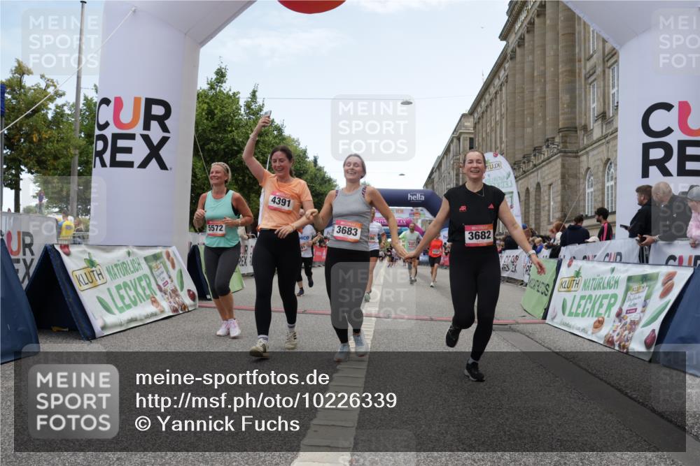 06.09.2026 - CURREX Alsterlauf Yannick Fuchs http://msf.ph/oto/10226339 06.09.2026 10:18:22 Ziel 2262, 2381, 3083, 3682, 3683, 4107, 4186, 4391, 4479, 4632, 4644, 5050, 5572, 6321, 6322, 6339, 8290 meine-sportfotos.de