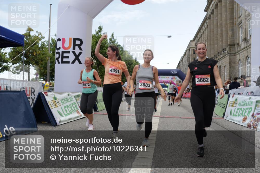 06.09.2026 - CURREX Alsterlauf Yannick Fuchs http://msf.ph/oto/10226341 06.09.2026 10:18:22 Ziel 2262, 2381, 3083, 3682, 3683, 4107, 4186, 4391, 4479, 4632, 4644, 5050, 5572, 6321, 6322, 6339, 8290 meine-sportfotos.de