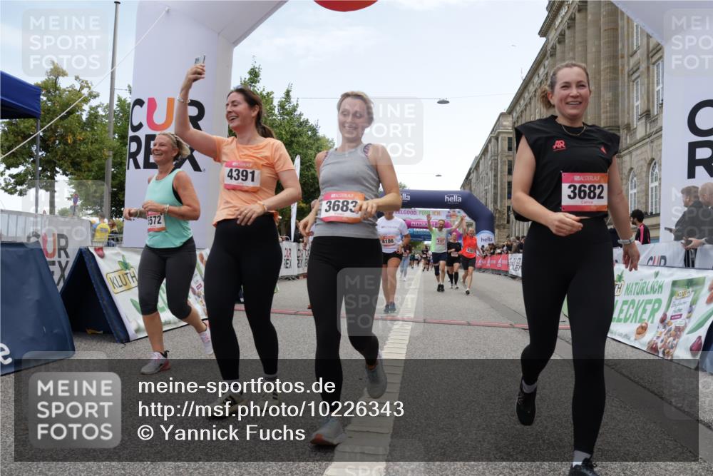 06.09.2026 - CURREX Alsterlauf Yannick Fuchs http://msf.ph/oto/10226343 06.09.2026 10:18:23 Ziel 2262, 2381, 2804, 3083, 3682, 3683, 4107, 4186, 4391, 4479, 4632, 4644, 4795, 4804, 5050, 5572, 5921, 6321, 6322 meine-sportfotos.de
