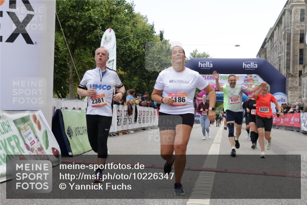 06.09.2026 - CURREX Alsterlauf Yannick Fuchs http://msf.ph/oto/10226347 06.09.2026 10:18:24 Ziel 2381, 2804, 3083, 3682, 3683, 4107, 4186, 4391, 4479, 4632, 4644, 4795, 4804, 5050, 5572, 5921, 6321, 6322 meine-sportfotos.de