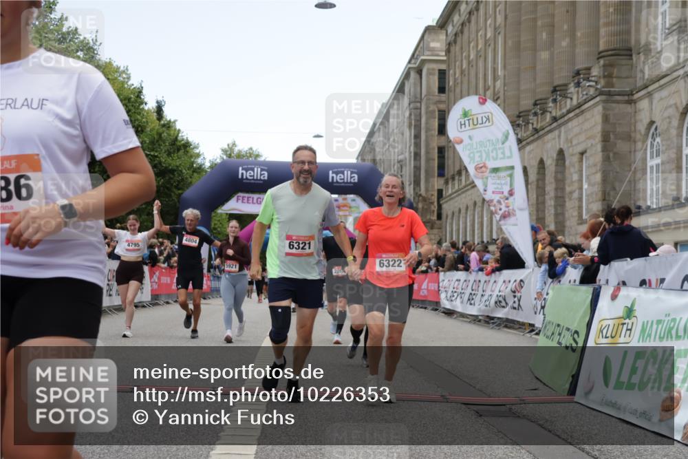 06.09.2026 - CURREX Alsterlauf Yannick Fuchs http://msf.ph/oto/10226353 06.09.2026 10:18:25 Ziel 2381, 2804, 3083, 3654, 3682, 3683, 4107, 4186, 4391, 4479, 4632, 4644, 4795, 4804, 5572, 5921, 6321, 6322 meine-sportfotos.de