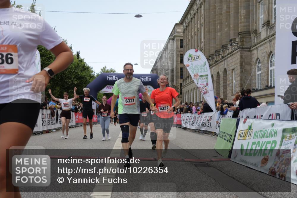 06.09.2026 - CURREX Alsterlauf Yannick Fuchs http://msf.ph/oto/10226354 06.09.2026 10:18:25 Ziel 2381, 2804, 3083, 3654, 3682, 3683, 4107, 4186, 4391, 4479, 4632, 4644, 4795, 4804, 5572, 5921, 6321, 6322 meine-sportfotos.de