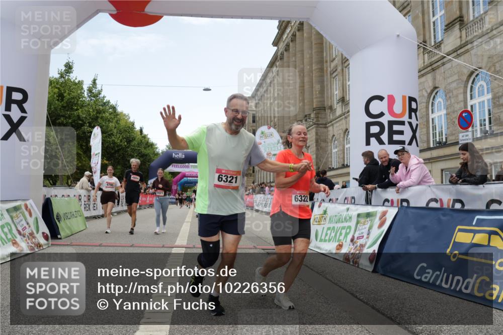 06.09.2026 - CURREX Alsterlauf Yannick Fuchs http://msf.ph/oto/10226356 06.09.2026 10:18:27 Ziel 2349, 2381, 2804, 3358, 3654, 3682, 3683, 4107, 4186, 4391, 4795, 4804, 5572, 5921, 6321, 6322 meine-sportfotos.de