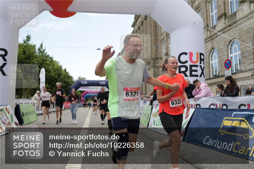 06.09.2026 - CURREX Alsterlauf Yannick Fuchs http://msf.ph/oto/10226358 06.09.2026 10:18:27 Ziel 2349, 2381, 2804, 3358, 3654, 3682, 3683, 4107, 4186, 4391, 4795, 4804, 5572, 5921, 6321, 6322 meine-sportfotos.de