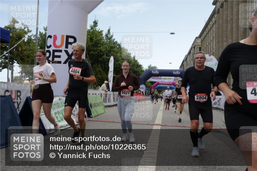 06.09.2026 - CURREX Alsterlauf Yannick Fuchs http://msf.ph/oto/10226365 06.09.2026 10:18:29 Ziel 2349, 2381, 2804, 2960, 3358, 3654, 4107, 4186, 4795, 4804, 5572, 5921, 6321, 6322 meine-sportfotos.de