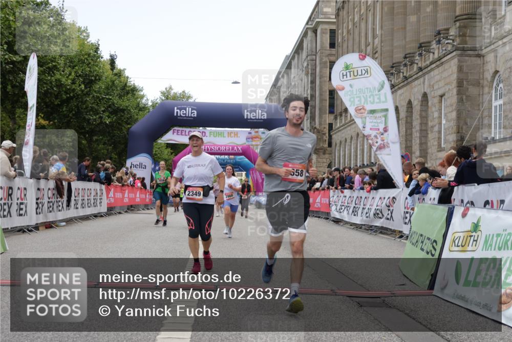 06.09.2026 - CURREX Alsterlauf Yannick Fuchs http://msf.ph/oto/10226372 06.09.2026 10:18:31 Ziel 2349, 2381, 2656, 2804, 2960, 3358, 3654, 4107, 4795, 4804, 5921, 6321, 6322, 8001 meine-sportfotos.de