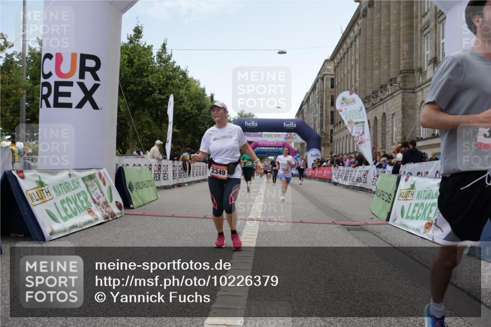 06.09.2026 - CURREX Alsterlauf Yannick Fuchs http://msf.ph/oto/10226379 06.09.2026 10:18:33 Ziel 2349, 2656, 2804, 2960, 3052, 3358, 3654, 4107, 4795, 4804, 5921, 8001 meine-sportfotos.de
