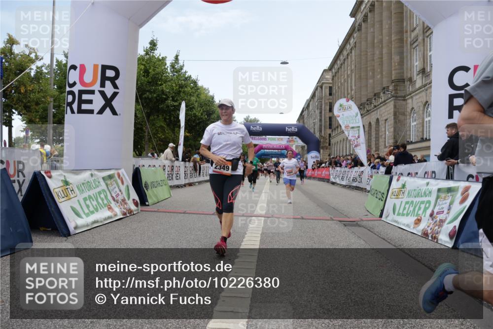 06.09.2026 - CURREX Alsterlauf Yannick Fuchs http://msf.ph/oto/10226380 06.09.2026 10:18:33 Ziel 2349, 2656, 2804, 2960, 3052, 3358, 3654, 4107, 4795, 4804, 5921, 8001 meine-sportfotos.de